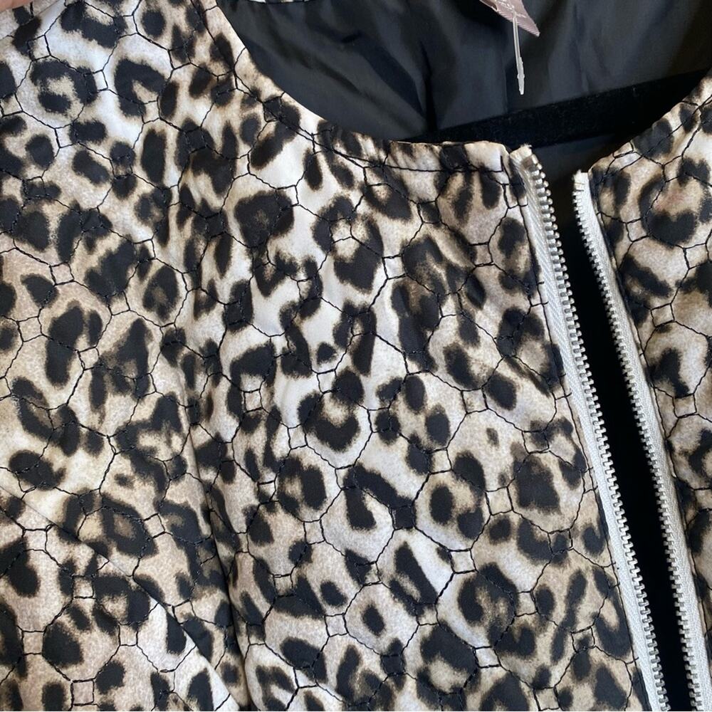 Chico’s leopard print quilt like jacket - Picture 3 of 11